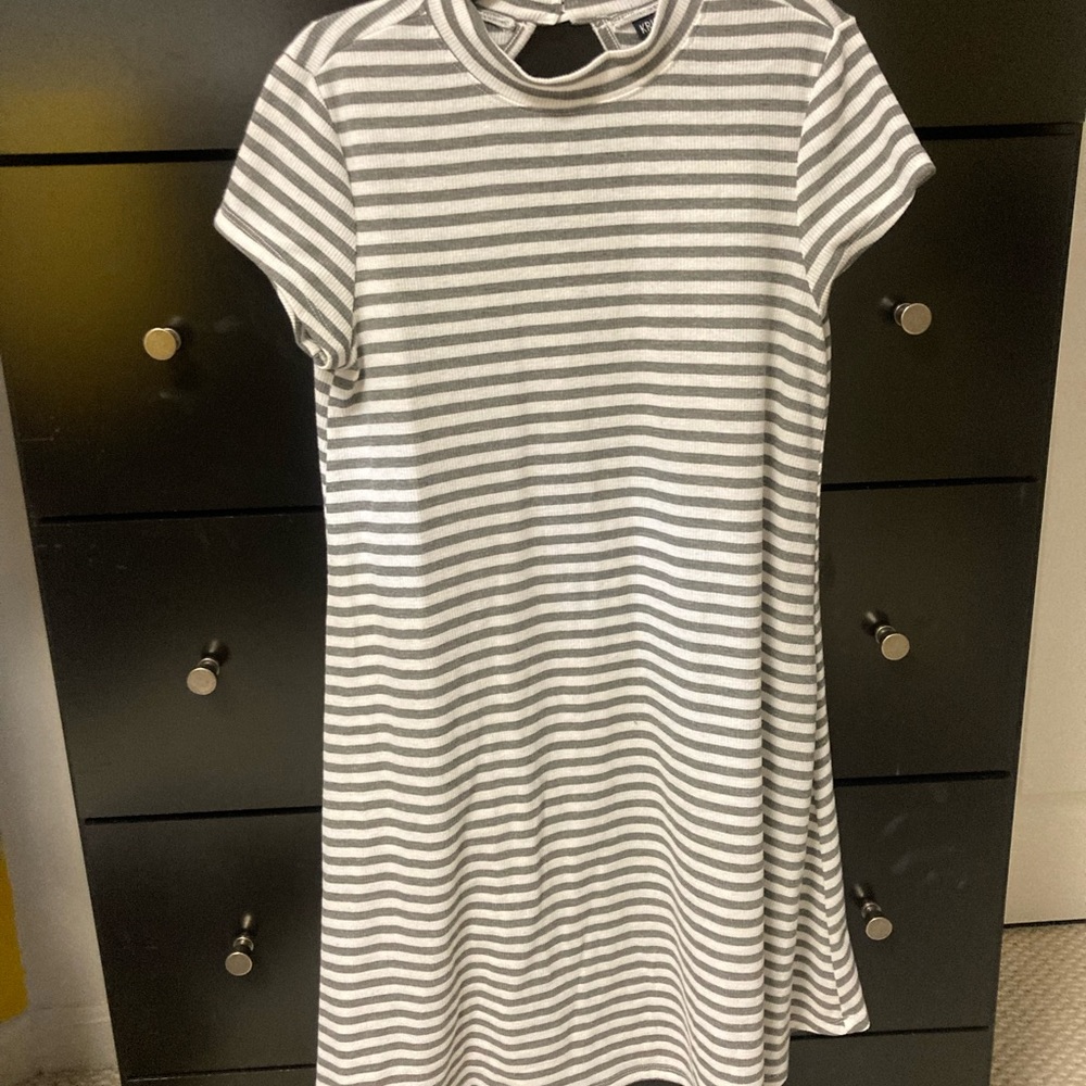 Kohl’s dress- grey and white striped size M. Gently used, no stains or damages.